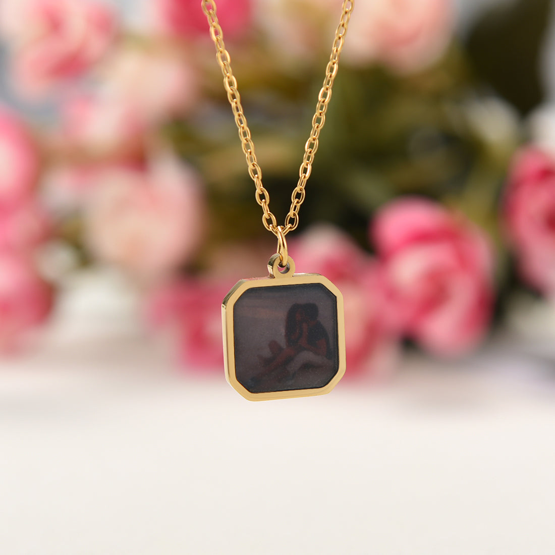 Heated Magic Photo Necklace w/ Dozen Roses Gift Set