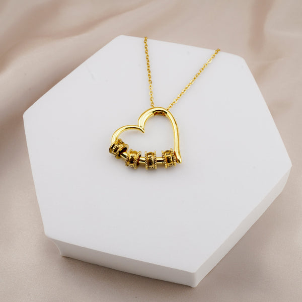 Cliente usando el collar personalizado