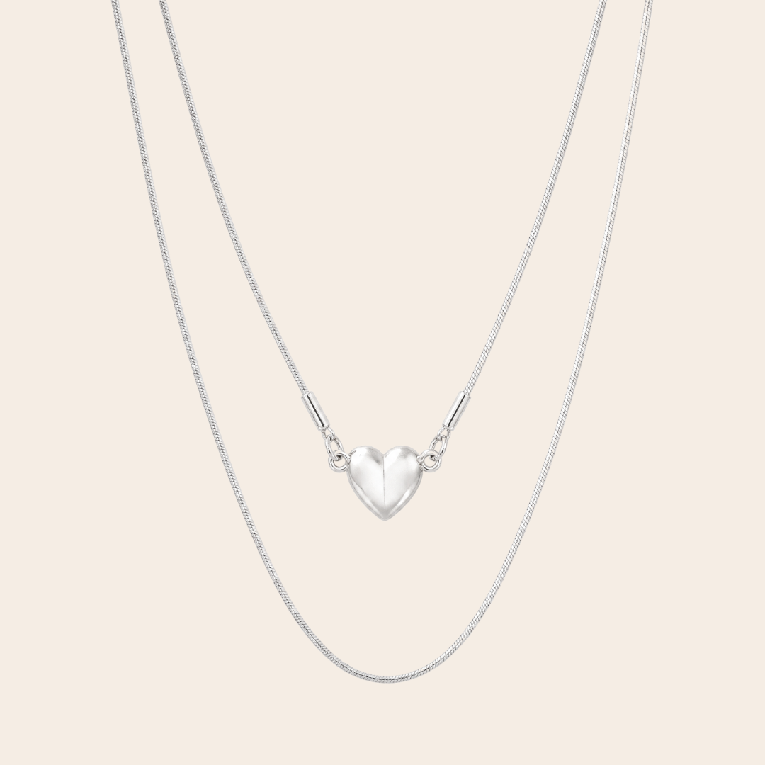 Collar con corazón magnético