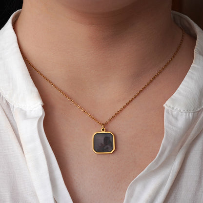 Heated Magic Photo Necklace w/ Dozen Roses Gift Set